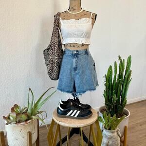 Cut off denim‎ shorts with embroidered cross detailing  New Romwe size 3XL